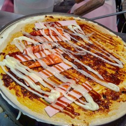 เครปพริกเผาแฮมปูอัดซอสมะเขือเทศมายองเนสคาวหวาน