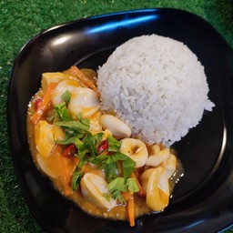 ข้าวปลาหมึกผัดไข่เค็ม
