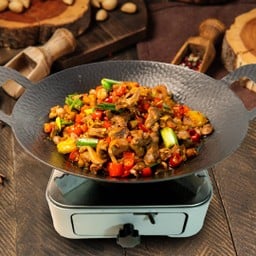 干锅酸椒鸡杂 เครื่องในไก่ผัดพริกดอง