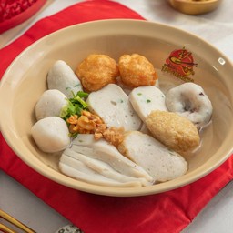 ก๋วยเตี๋ยวลูกชิ้นปลา พิเศษ