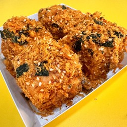 เค้กไก่หยองสาหร่ายรสหมาล่า 海苔辣肉松小贝