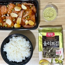 เซ็ตแซลมอนดองซีอิ๊ว + ข้าวญี่ปุ่น + สาหร่ายยังบัน