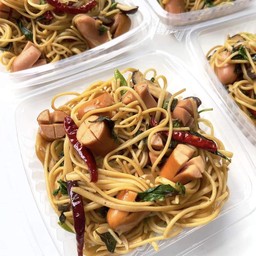 สปาเก็ตตี้ไส้กรอกพริกแห้ง