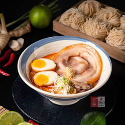 ราเมนชุปปต้มยำหมูชาชูสามชั้น