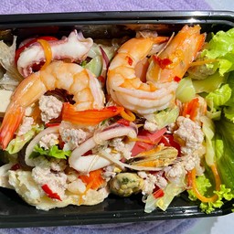 ยำแซ่บ & เมี่ยงสามสหาย by Mo Mo