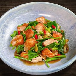 ผัดคะน้าปลาแซลมอนเค็ม