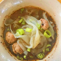 เส้นใหญ่เนื้อ