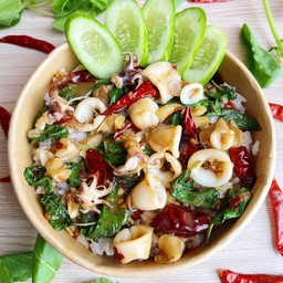 ข้าวกะเพราปลาหมึก