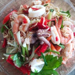 ยำทะเลกุ้ง ปลาหมึก