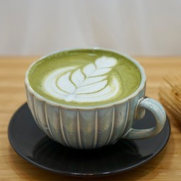 มัทฉะกรีนทีลาเต้ ร้อน