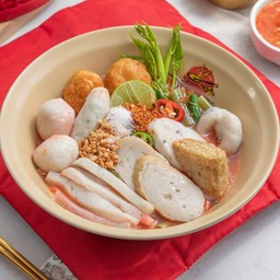 ก๋วยเตี๋ยวลูกชิ้นปลาเย็นตาโฟต้มยำ พิเศษ