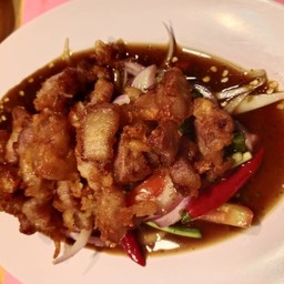 ยำสามชั้นทอด(ปลาร้า)