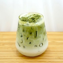 มัทฉะกรีนทีลาเต้ เย็น