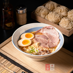 ราเมนโชยุชุปหมูชาชูสันคอ