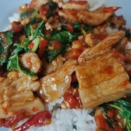 กะเพราหมูสามชั้น