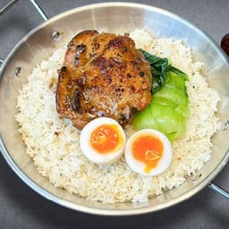 ข้าวกระทะหน้าไก่ย่างถ่าน