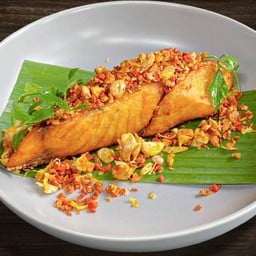 ปลากระพงทอดขมิ้นกรอบ