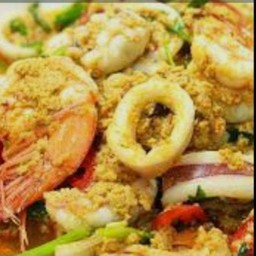 ทะเลผัดไข่เค็มกุ้ง&หมึก