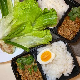 ข้าวน้ำพริกอ่อง (ไข่ 1 ฟอง)