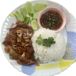 ข้าวไก่ทอดกระเทียม + น้ำจิ้มแจ่ว