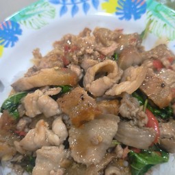 กะเพราสามหมู ราดข้าว