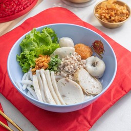 ก๋วยเตี๋ยวลูกชิ้นปลา เพิ่มหมูสับ 2 ช้อน