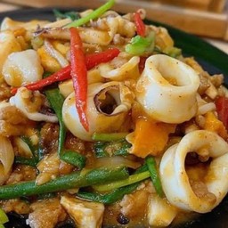 ผัดหมึกไข่เค็ม