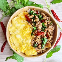 ข้าวไข่ข้นกะเพราหมูสับ