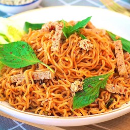 ยำมาม่าแซ่บแห้ง