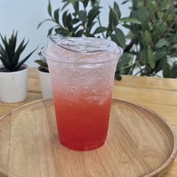 สตอเบอรี่โซดา