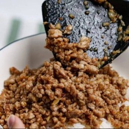 เนื้อบดทอดกระเทียม กับข้าว