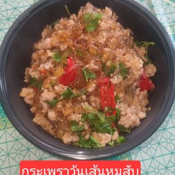 ผัดกระเพราหมูสับวุ้นเส้น