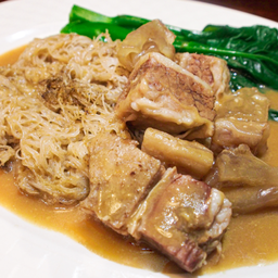 ราดหน้าเนื้อตุ๋น & เอ็นตุ๋น