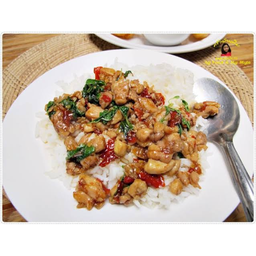 กระเพราไก่ราดข้าว