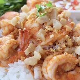 กุ้งกระเทียมพริกไทยราดข้าว