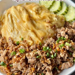 ชุดข้าวหมูสับกระเทียมไข่ข้น