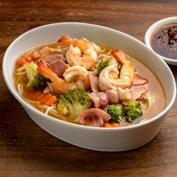 หมี่ซั่วราดหน้าฮ่องกงดราก้อนโบ๊ท (พริกหมาล่า)