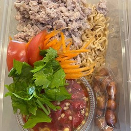 ยำมาม่า/เส้นแก้ว ใส่หมูสับ