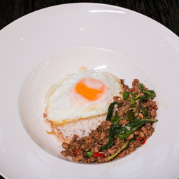 กะเพราเนื้อไทยวากิว (สับ) กับข้าว