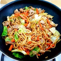 ผัดหมี่เหลือง หมู