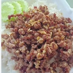 เนื้อกรอบกะเทียมพริกไทยราดข้าว