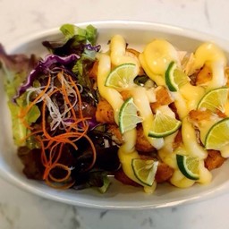 ไก่กรอบซอสครีมมะนาว Deep fried crispy chicken with lemon cream dressing