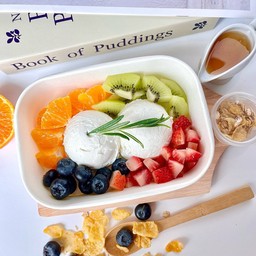 (E31) Greek Yogurt (Size M) เลือก Topping เอง