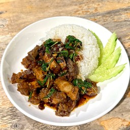 กะเพราหมูกรอบ