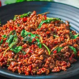 กะเพราเนื้อโพนยางคำ