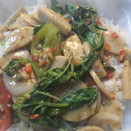 กะเพราหมูยอ