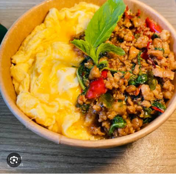 ร้าน กระเพราไข่ข้น 85