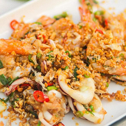 กับข้าวหมึกกุ้งคั่วพริกเกลือ