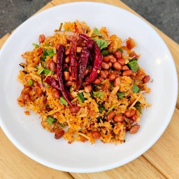 ยำข้าวทอดทรงเครื่องไม่ใส่เนื้อสัตว์ มังสวิรัตทานได้