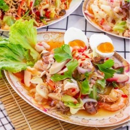 ยำไข่เค็มไก่สับ